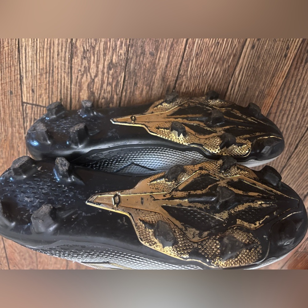 Umbro Silver/Black/Gold Soccer Shoes with Gold Logo size 2.5Y - Picture 6 of 8